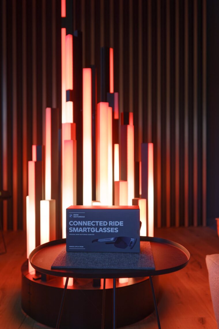 BMW-connected-ride-smartglasses (5)