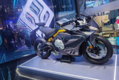 Benda LFR 700: Deportiva tetracilíndrica, limitable para el A2 y diseño vanguardista 12 Benda LFR 700 salon2