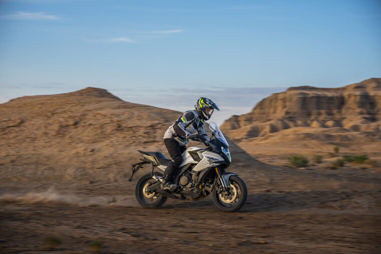 CFMoto-700MT-2023- - 5