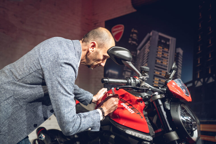 Ducati Volkswagen Distribucion acto 3