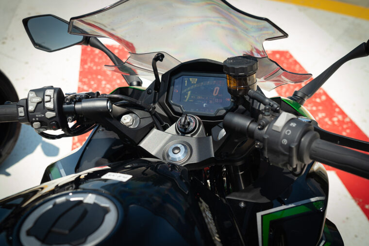 Kawasaki-Ninja-1000sx-vs-Suzuki-GSX-S1000GT-2023-comparativa-prueba-20