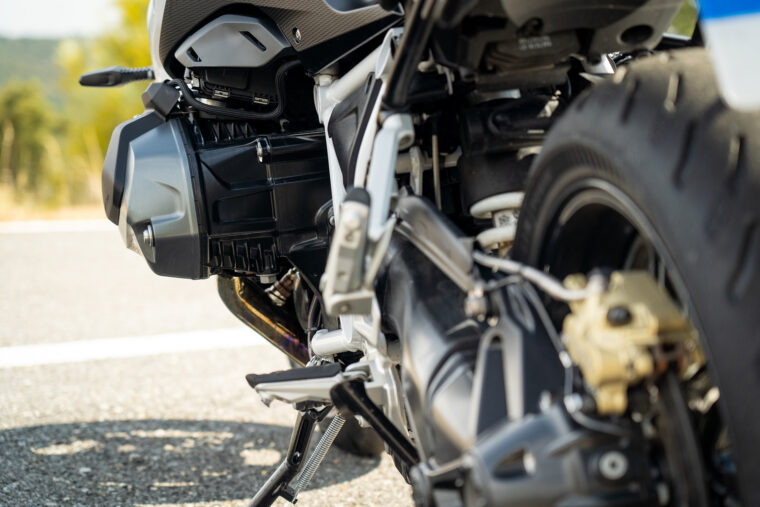 _MBK - bmwvsmotoguzzi-40