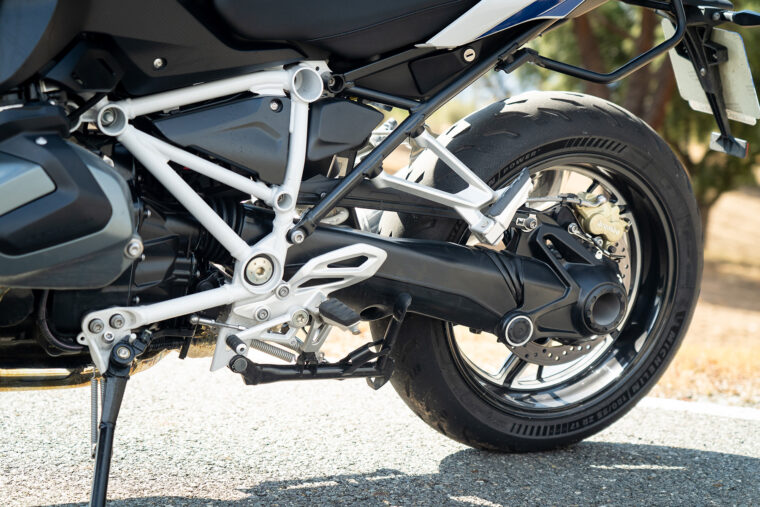 _MBK - bmwvsmotoguzzi-41