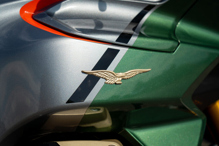 Moto-Guzzi-V100-Mandello-2023-comparativa-detalles-1