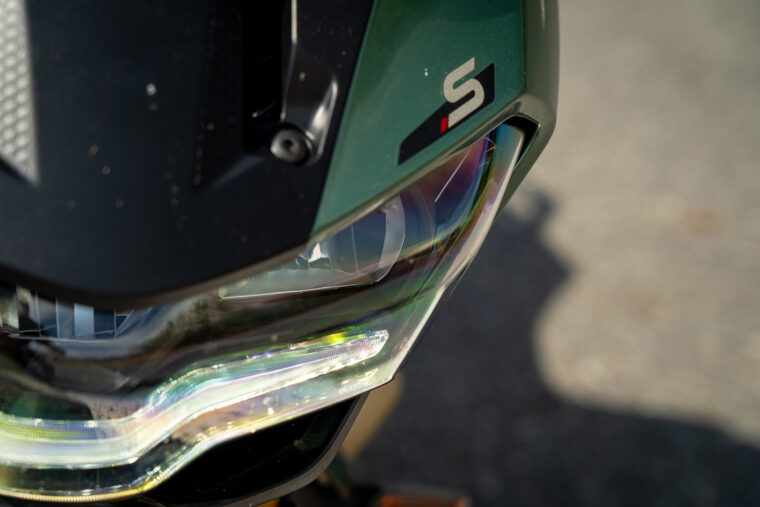 Moto-Guzzi-V100-Mandello-2023-comparativa-detalles-11