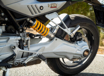 BMW R 1250 RS vs Moto Guzzi V100 Mandello S: Prueba comparativa 22 Moto Guzzi V100 Mandello 2023 comparativa detalles 15