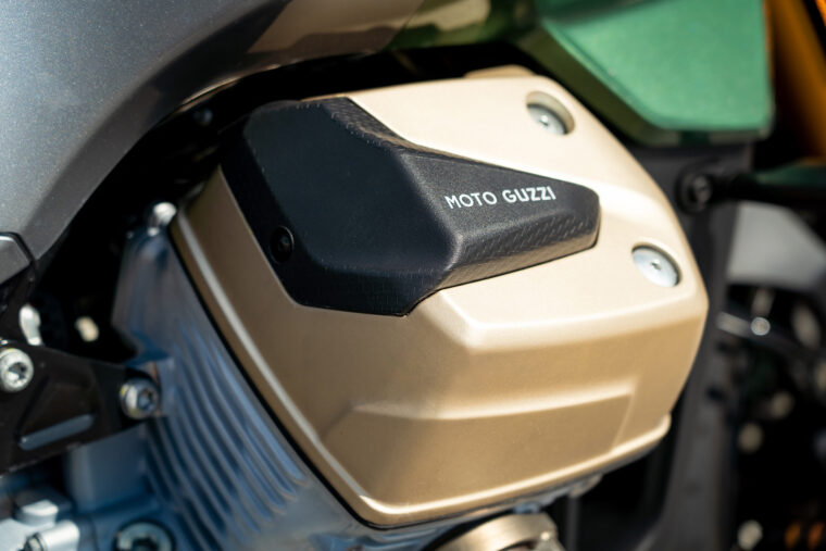 Moto-Guzzi-V100-Mandello-2023-comparativa-detalles-2