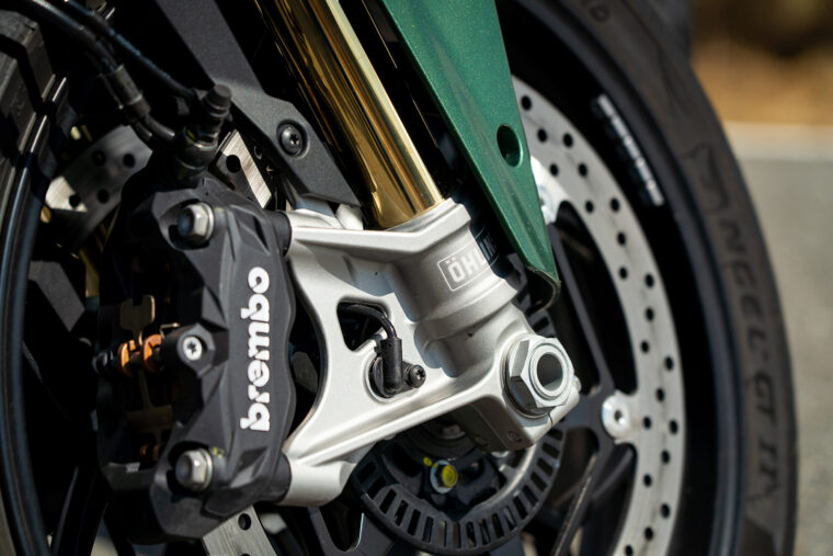 Moto-Guzzi-V100-Mandello-2023-comparativa-detalles-4