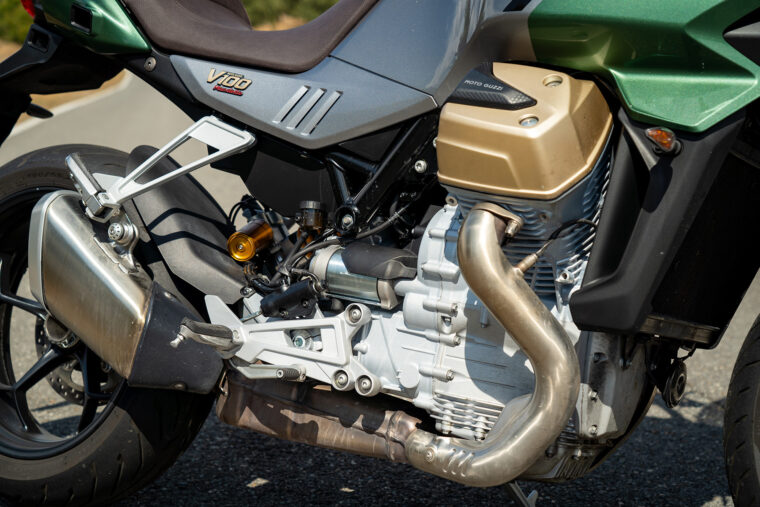 Moto-Guzzi-V100-Mandello-2023-comparativa-detalles-6