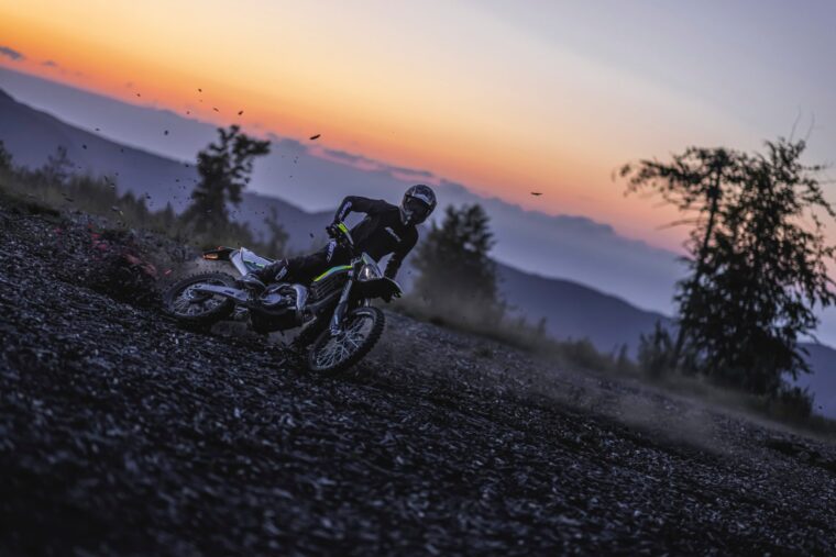 Fantic-Black-Edition-enduro-2024-accion1