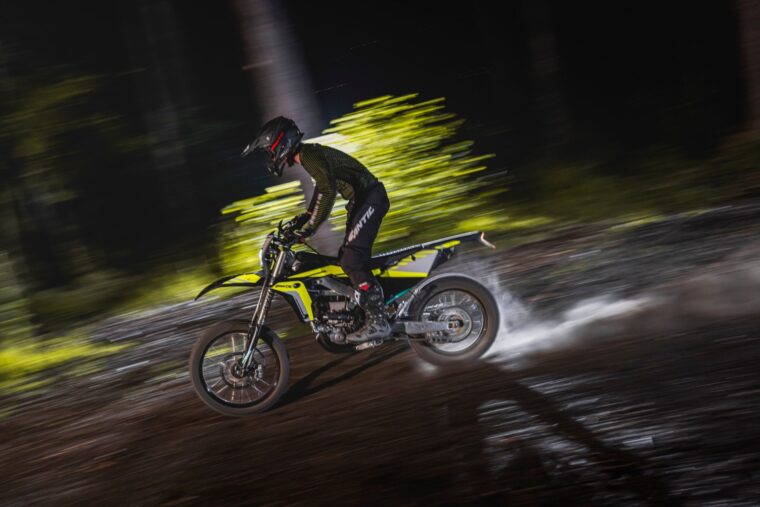 Fantic-Black-Edition-enduro-2024-accion9