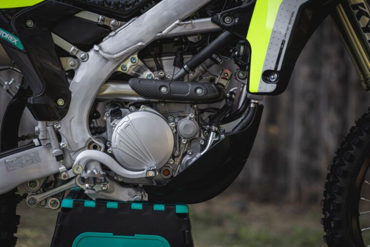 Fantic-XEF-250-Black-Edition-2024-ambiente1