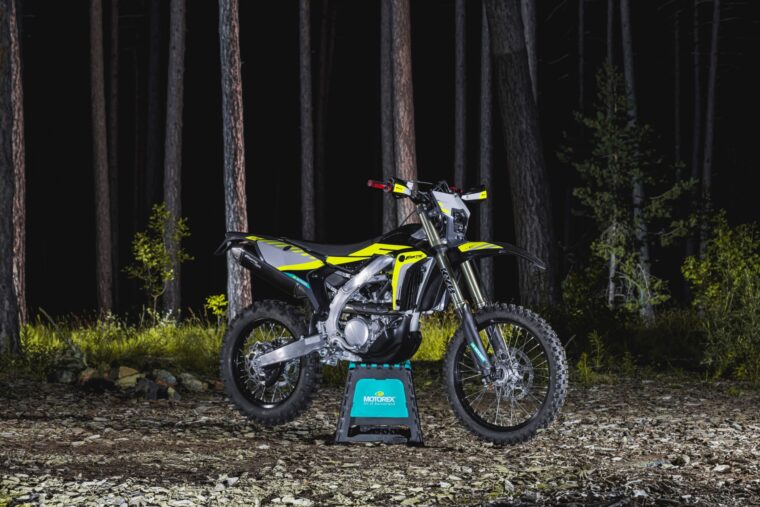 Fantic-XEF-250-Black-Edition-2024-ambiente13