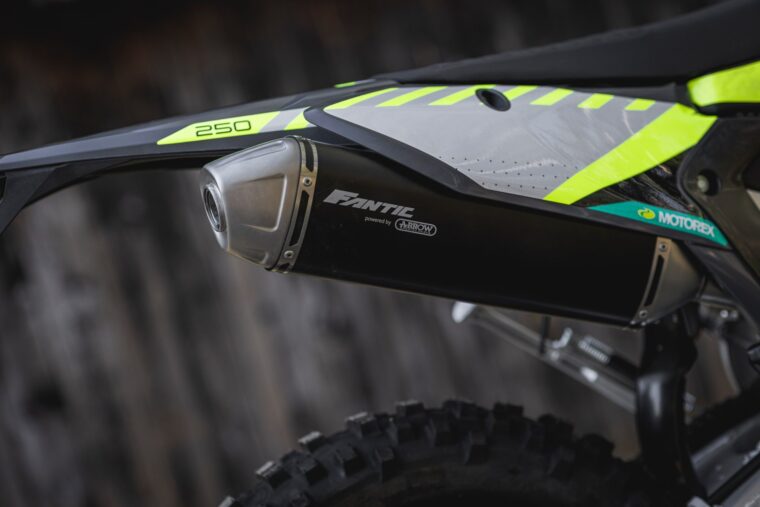 Fantic-XEF-250-Black-Edition-2024-ambiente2