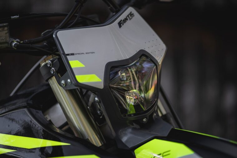 Fantic-XEF-250-Black-Edition-2024-ambiente6