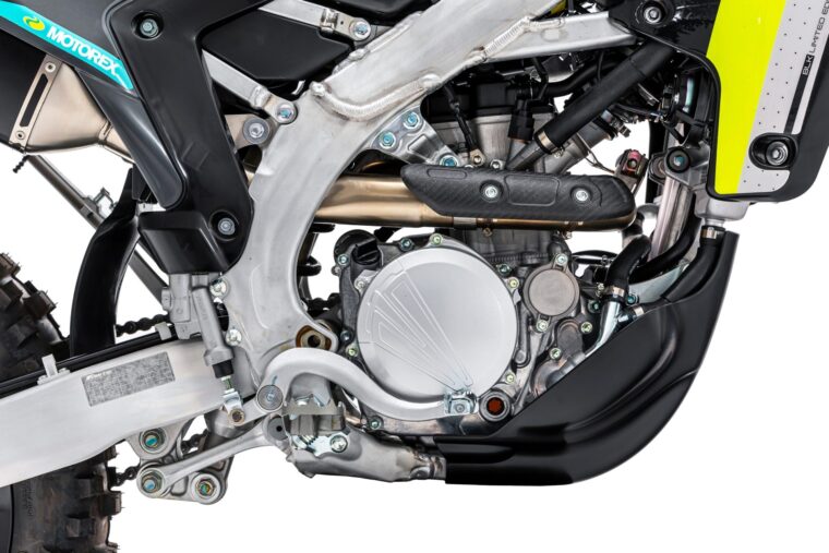 Fantic-XEF-250-Black-Edition-2024-estudio6