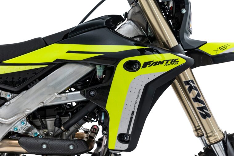 Fantic-XEF-250-Black-Edition-2024-estudio7
