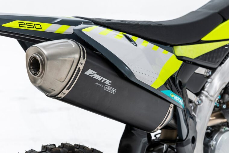 Fantic-XEF-250-Black-Edition-2024-estudio8