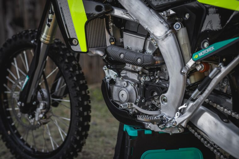 Fantic-XEF-450-Black-Edition-2024-ambiente3