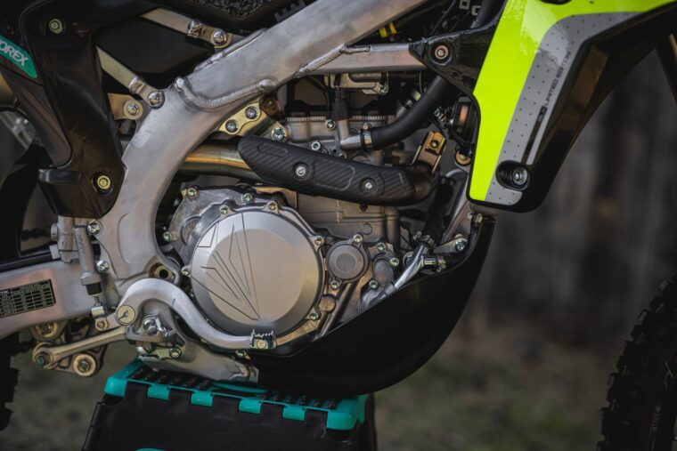 Fantic-XEF-450-Black-Edition-2024-ambiente4