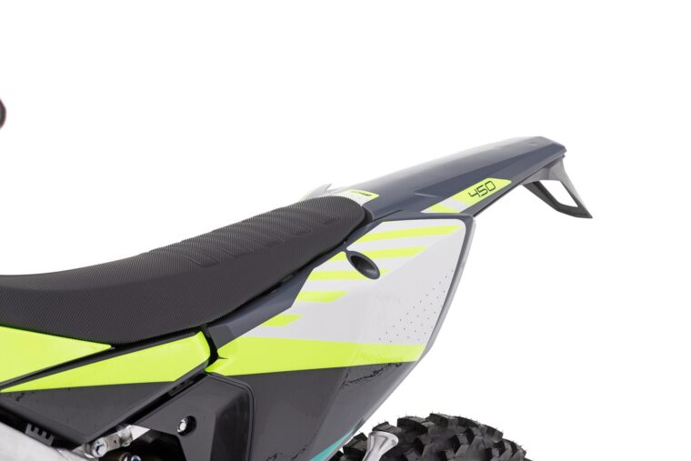 Fantic-XEF-450-Black-Edition-2024-estudio11