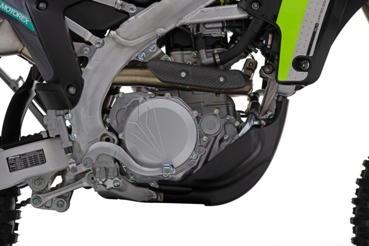 Fantic-XEF-450-Black-Edition-2024-estudio4