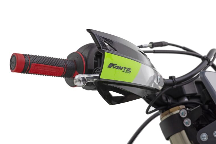 Fantic-XEF-450-Black-Edition-2024-estudio5