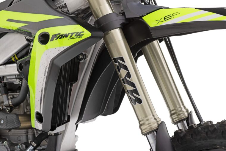 Fantic-XEF-450-Black-Edition-2024-estudio6