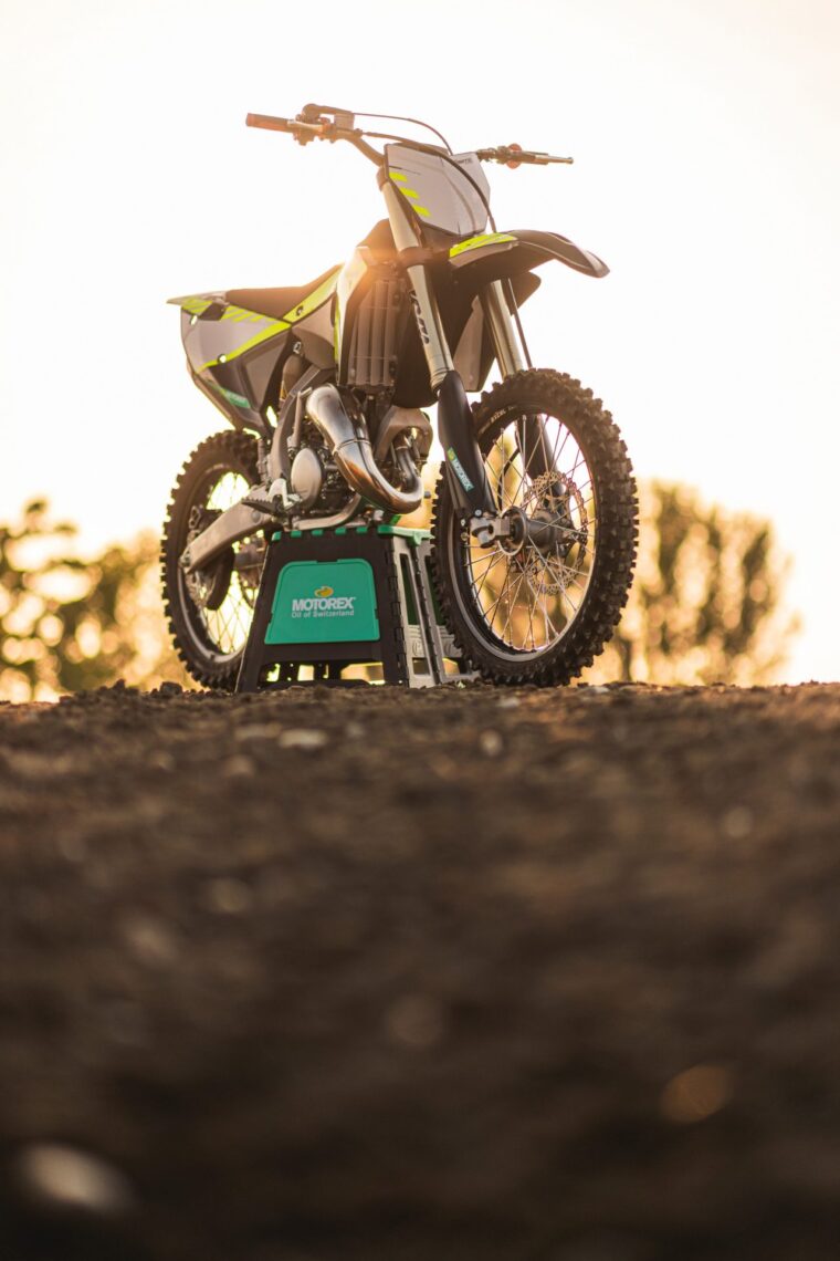 Fantic-XX-125-Black-Edition-2024-ambiente13