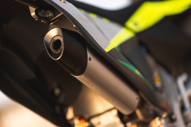 Fantic-XX-125-Black-Edition-2024-ambiente15