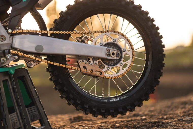 Fantic-XX-125-Black-Edition-2024-ambiente7