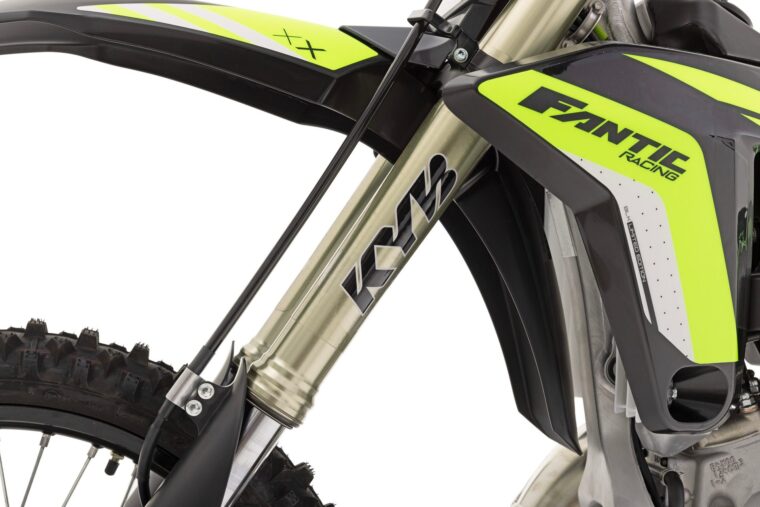 Fantic-XX-125-Black-Edition-2024-estudio3