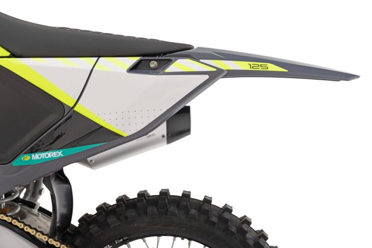 Fantic-XX-125-Black-Edition-2024-estudio4