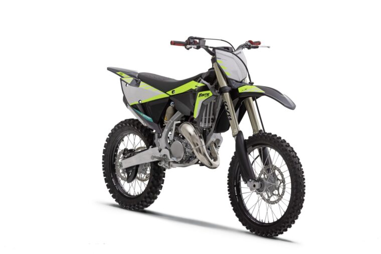 Fantic-XX-125-Black-Edition-2024-estudio5