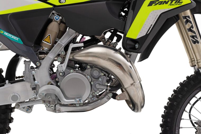 Fantic-XX-125-Black-Edition-2024-estudio7