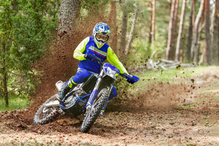 Sherco-250-300-SEF-Factory-2024-accion1