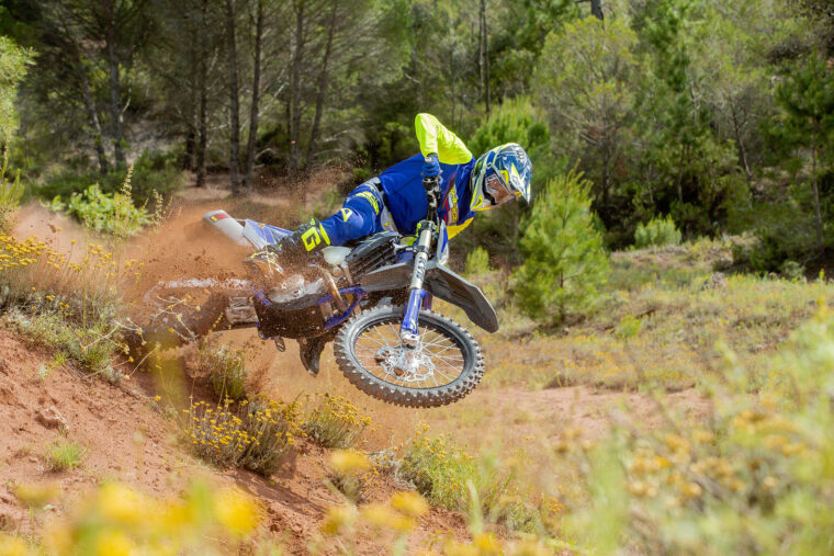 Sherco-250-300-SEF-Factory-2024-accion10