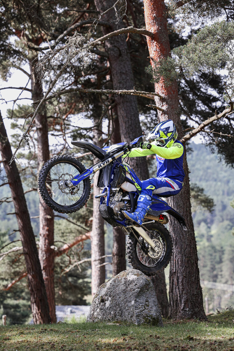 Sherco-250-300-SEF-Factory-2024-accion14