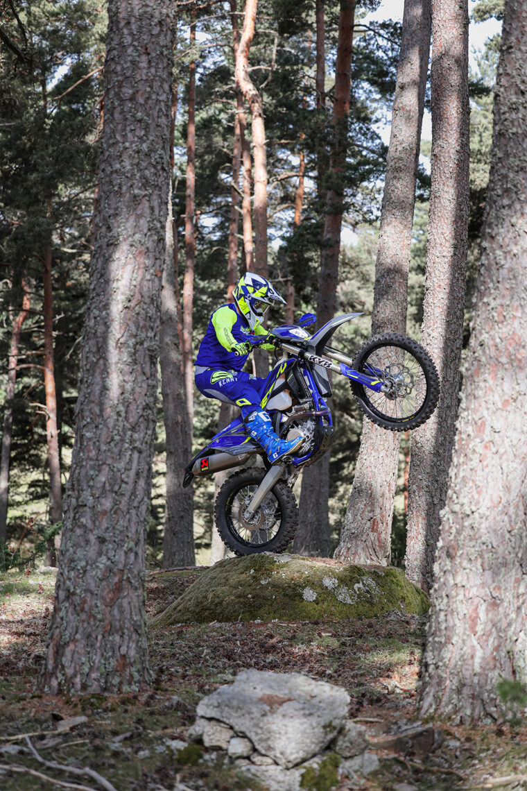Sherco-250-300-SEF-Factory-2024-accion15