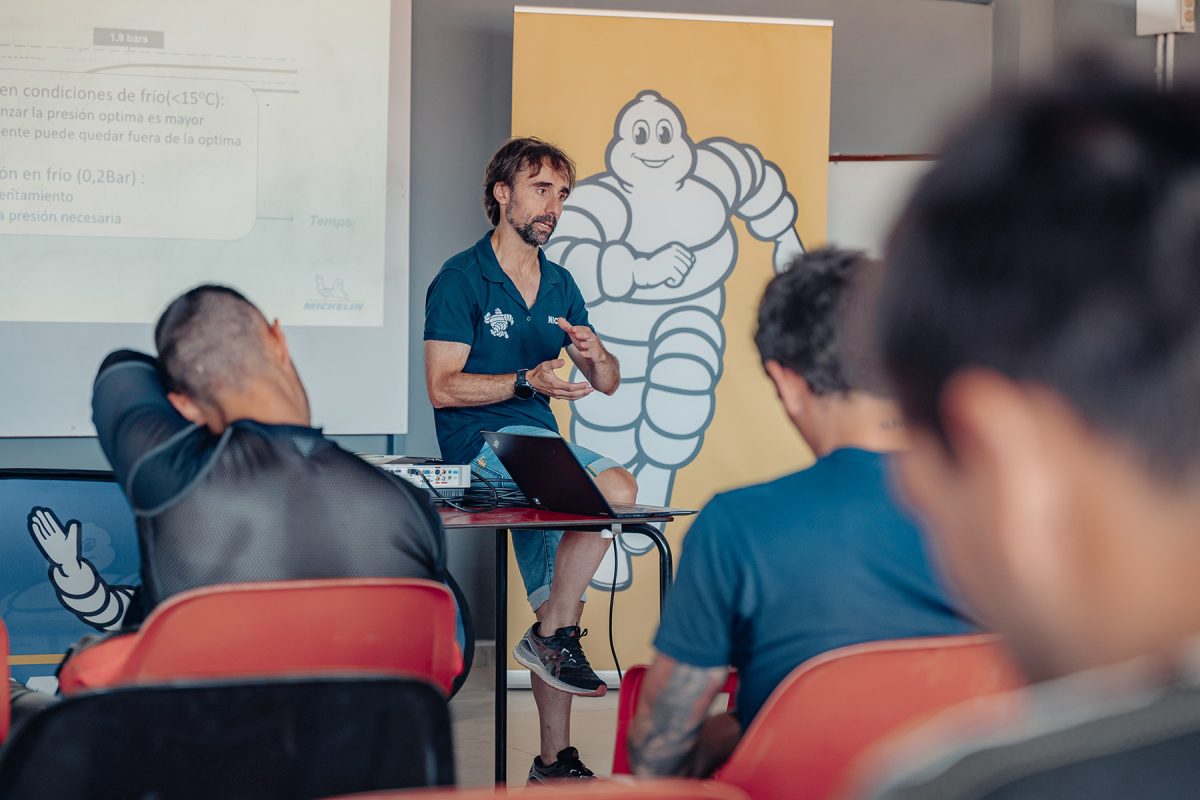 Álex Márquez comparte rodada en Alcarrás con más de 50 aficionados 3 alex marquez rodada alcarras rodi michelin 4