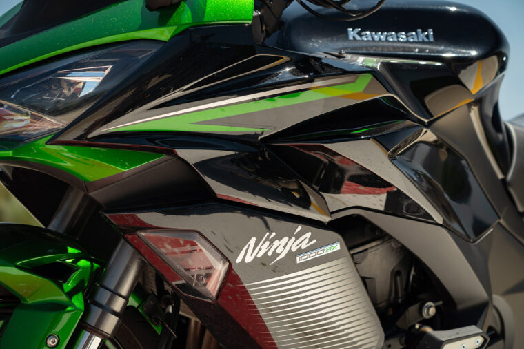 kawasaki_ninja_1000sx_suzuki_gsxs1000gt - 13