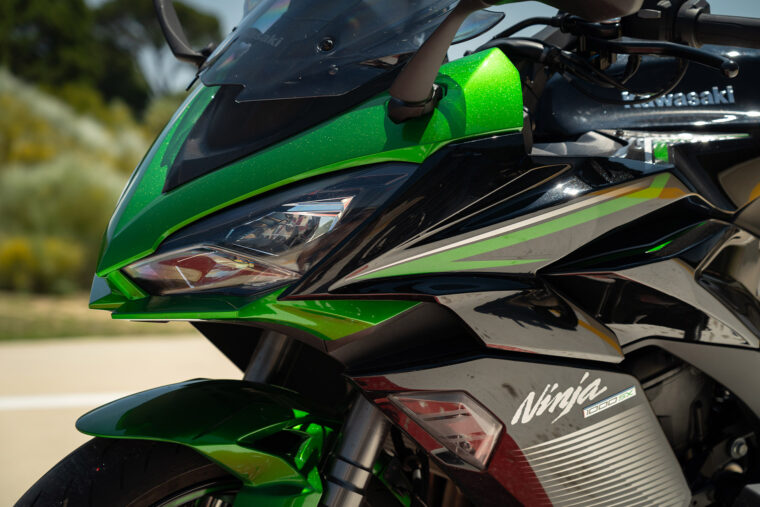 kawasaki_ninja_1000sx_suzuki_gsxs1000gt - 15