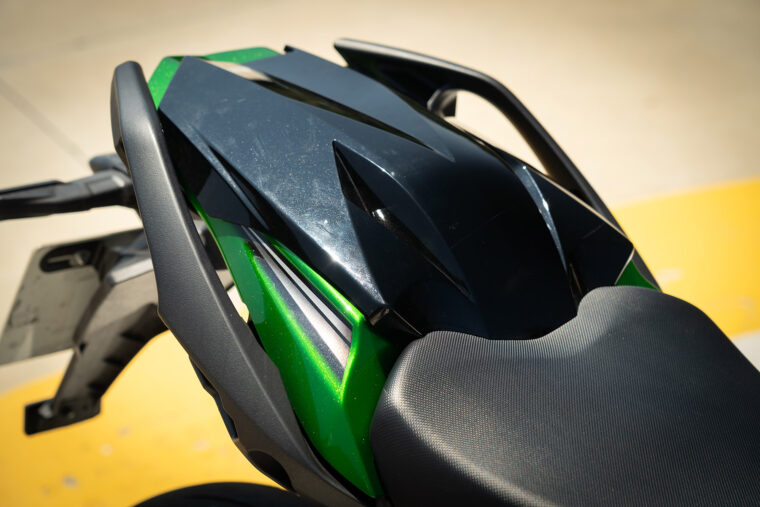 kawasaki_ninja_1000sx_suzuki_gsxs1000gt - 18