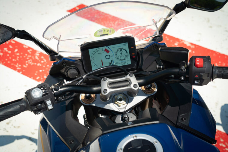 kawasaki_ninja_1000sx_suzuki_gsxs1000gt - 21