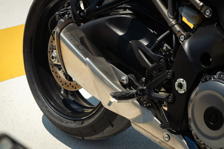 kawasaki_ninja_1000sx_suzuki_gsxs1000gt - 25