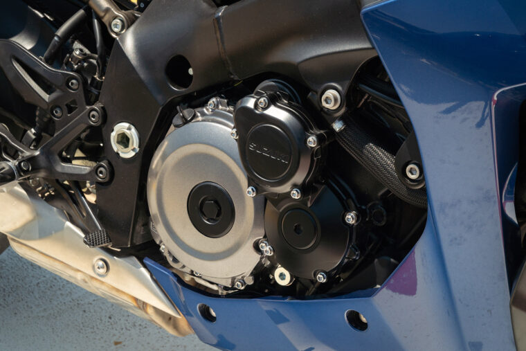 kawasaki_ninja_1000sx_suzuki_gsxs1000gt - 26