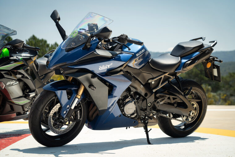 kawasaki_ninja_1000sx_suzuki_gsxs1000gt - 4