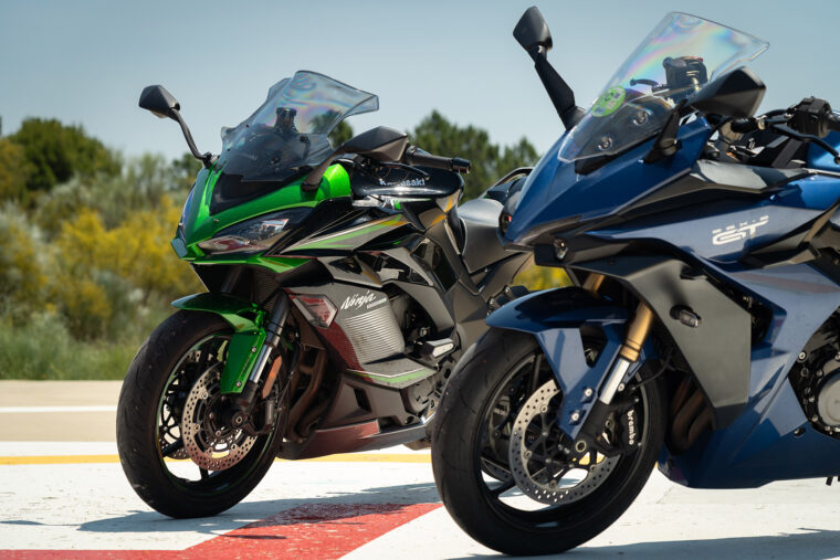 kawasaki_ninja_1000sx_suzuki_gsxs1000gt - 5
