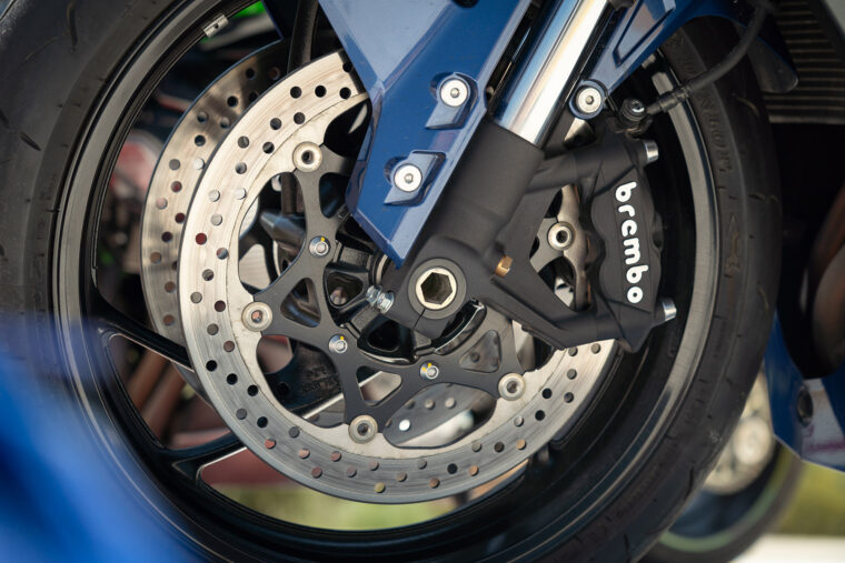 kawasaki_ninja_1000sx_suzuki_gsxs1000gt - 7