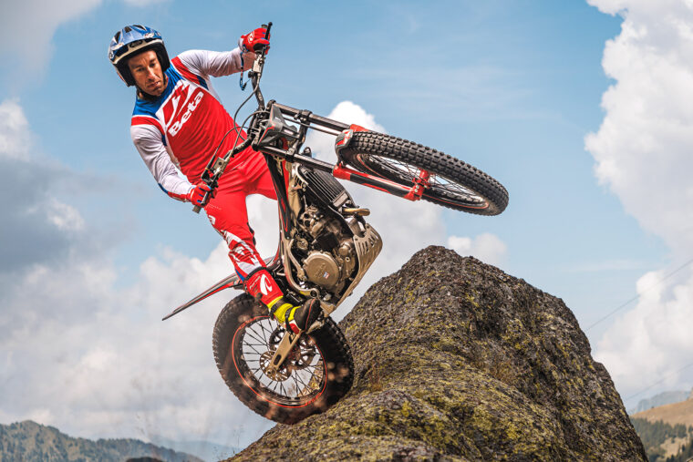 Beta-Evo-300-4T-2024-accion1